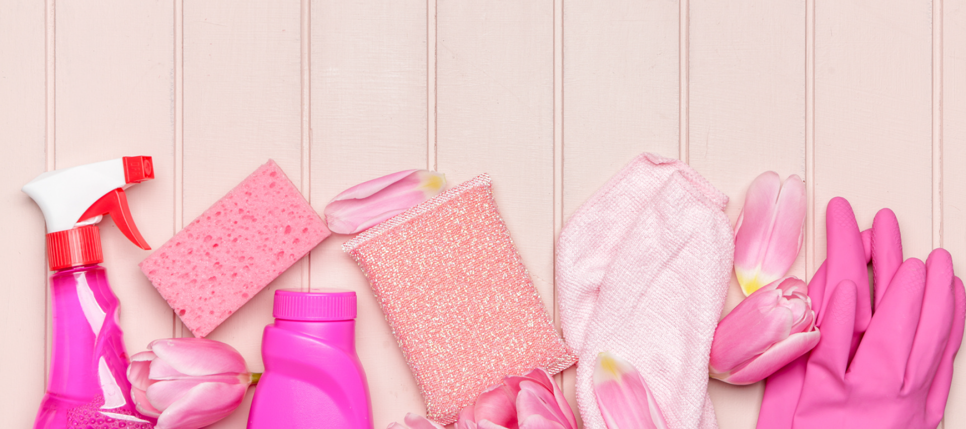 Inviting living room interior featuring modern design with cozy furnishings and stylish decor.